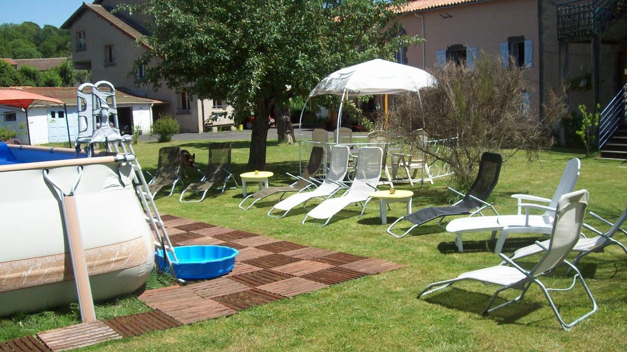 Leclosdipontine L'Ecole Des Demoiselles Pontgibaud Luaran gambar