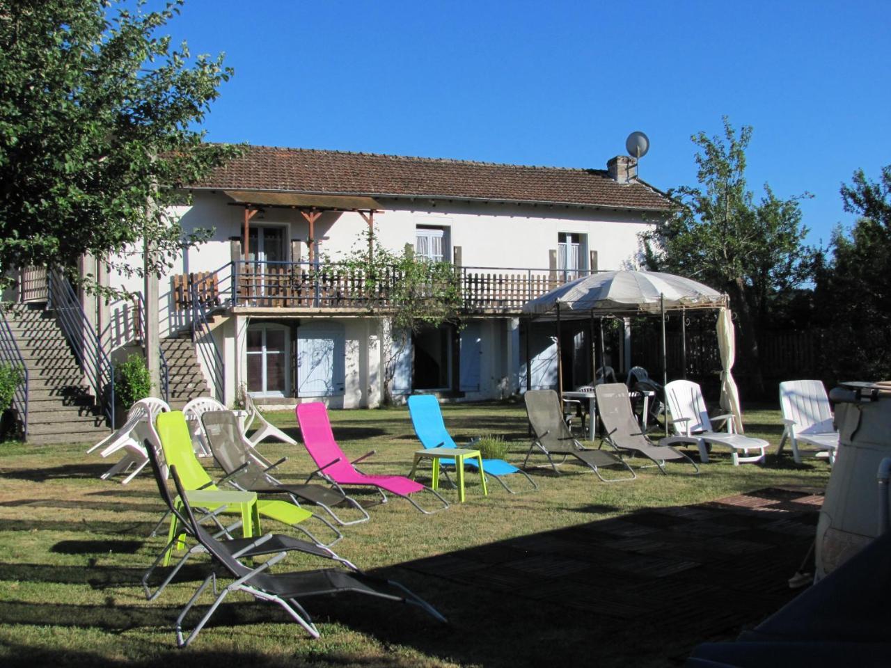 Leclosdipontine L'Ecole Des Demoiselles Pontgibaud Luaran gambar
